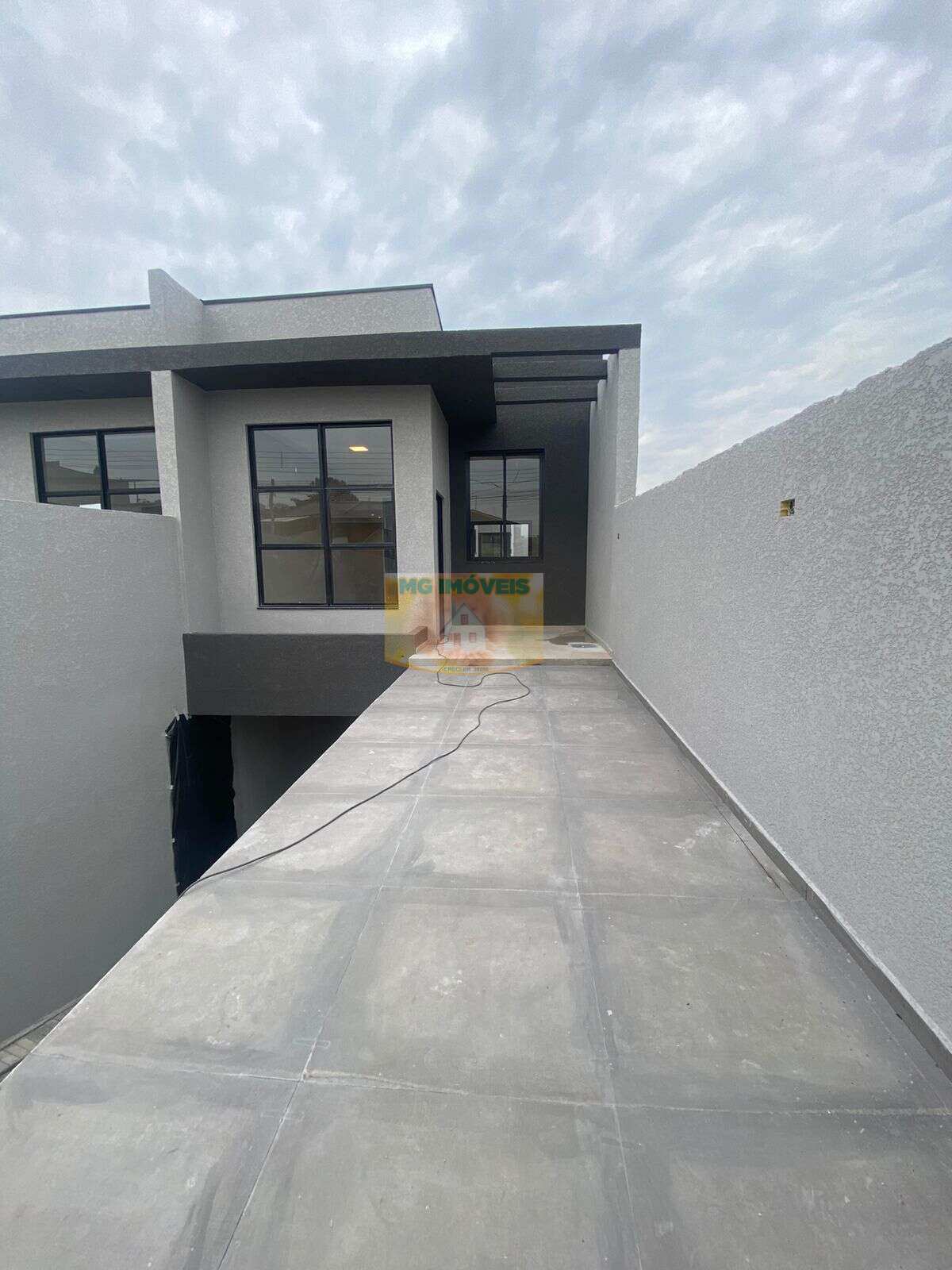 Sobrado à venda em Quatro Barras, Borda do Campo, com 3 quartos, 139m² - MG Imóveis - Maycon Luiz Germinari